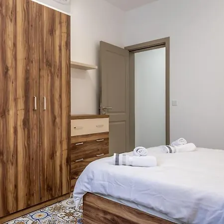 Town House In The Heart Of - Close To Malta International Airport