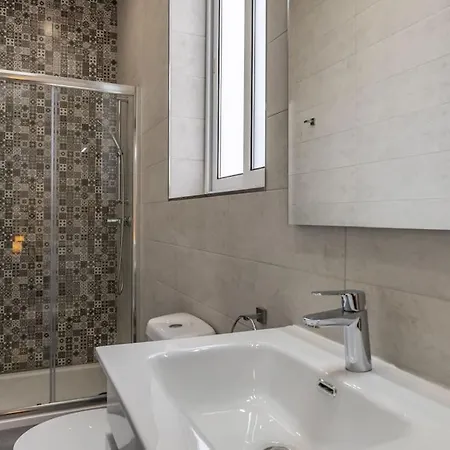 Town House In The Heart Of - Close To Malta International Airport Апартаменты *