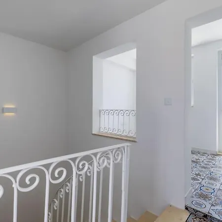 Town House In The Heart Of - Close To Malta International Airport Лука
