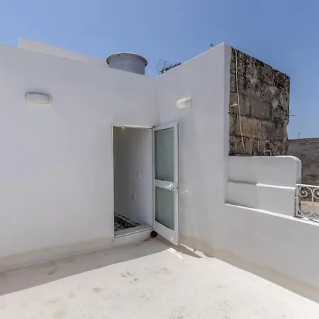 Апартаменты Town House In The Heart Of - Close To Malta International Airport Лука