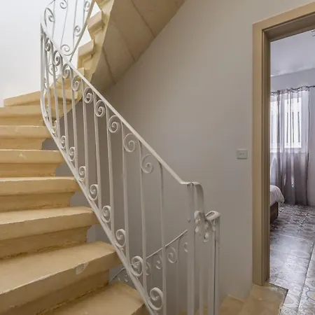 Town House In The Heart Of - Close To Malta International Airport