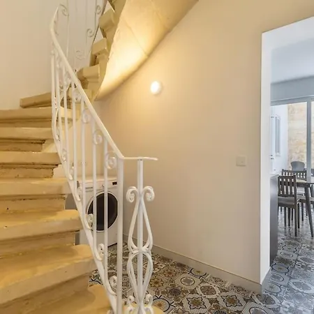 Town House In The Heart Of - Close To Malta International Airport * Лука