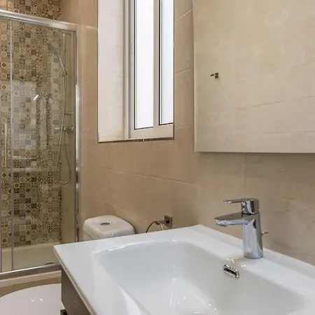 Апартаменты Town House In The Heart Of - Close To Malta International Airport