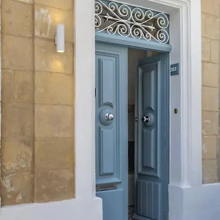 Apartment Town House In The Heart Of - Close To Malta International Airport *