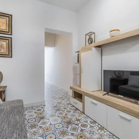 Town House In The Heart Of - Close To Malta International Airport *